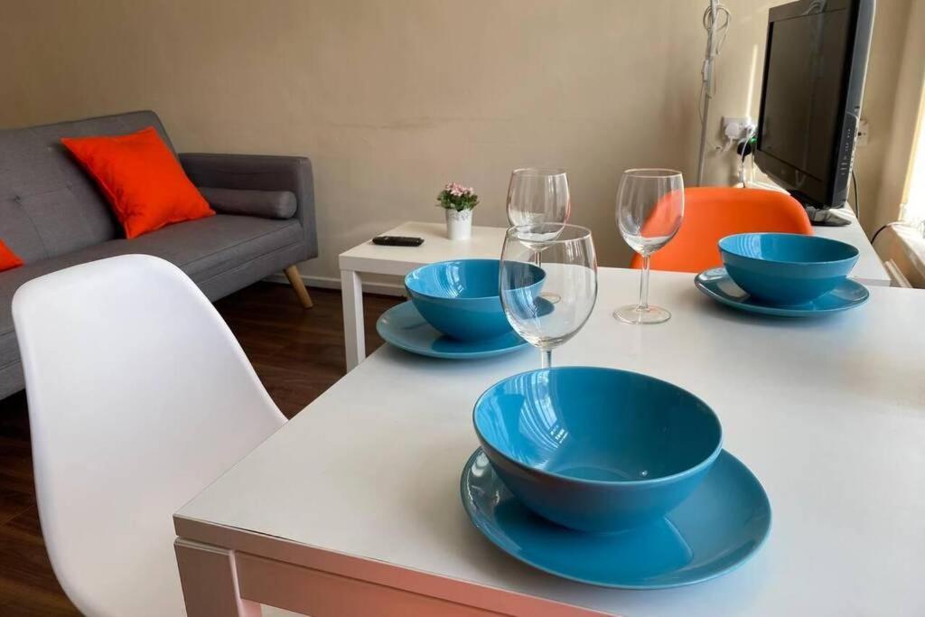 Conveniently Situated 1Bed Apt In Stretford Appartement Manchester Buitenkant foto