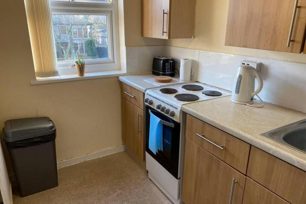Conveniently Situated 1Bed Apt In Stretford Appartement Manchester Buitenkant foto